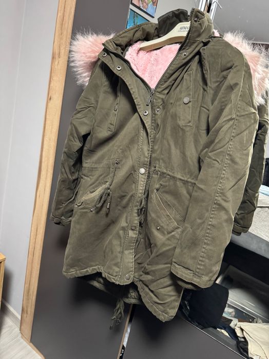 Дамска парка - зелена с розов пух