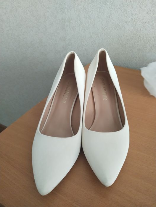 Продам женские туфли