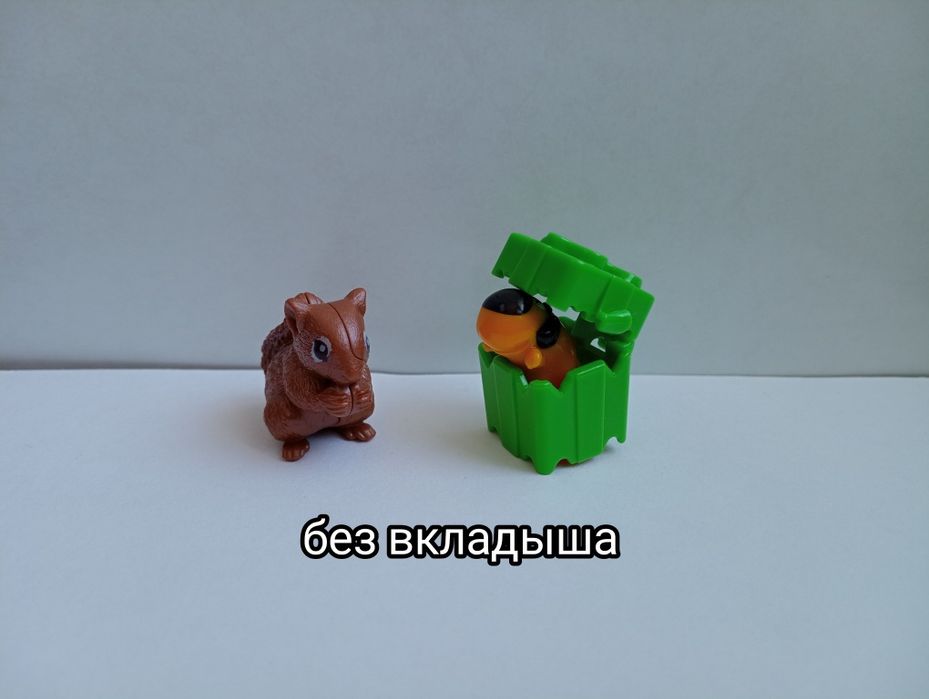 Фигурки Kinder в капсулах с вкладышами и без