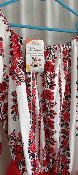 Rochie cu motive tradiționale