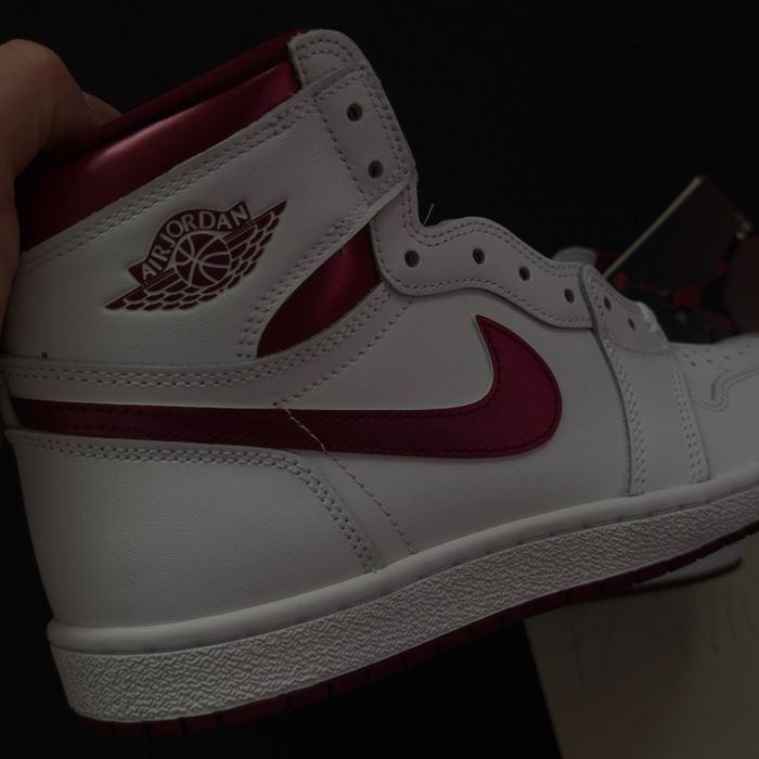 Jordan Retro 1 High Metallic Burgundy
