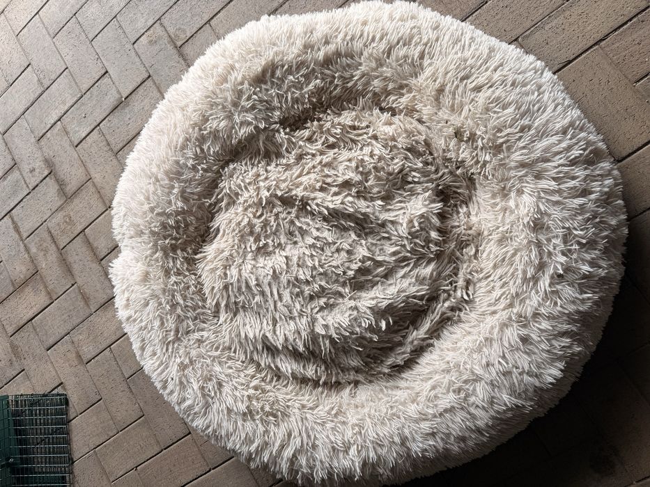 De vânzare: Pătuț pufos pentru câini