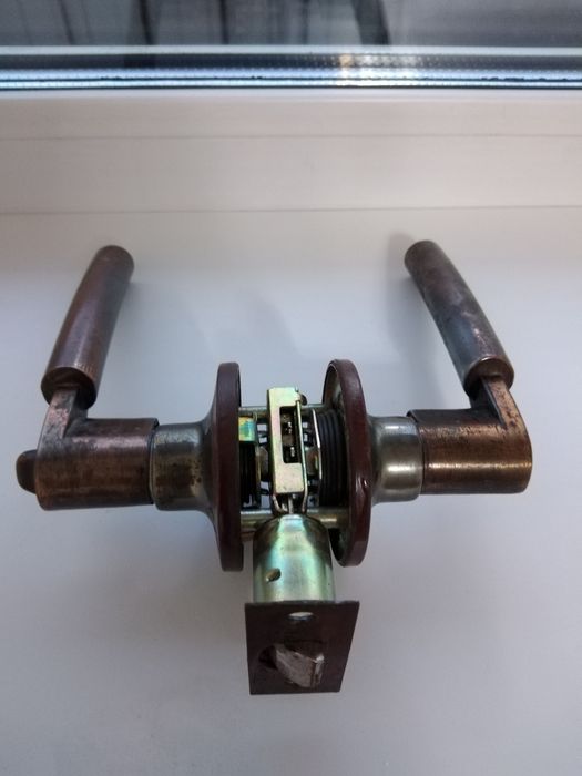 Ручка дверная...