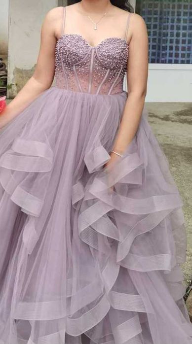 Като нова е носена е 2/3 часа размер с/м 250 лева