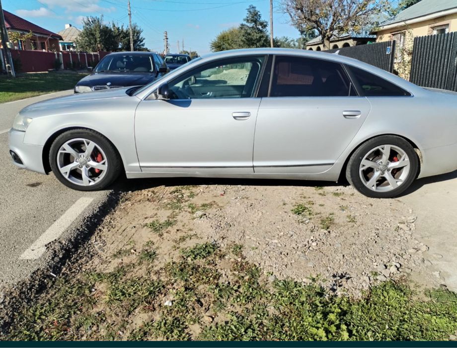 Bara spate tripla stanga dreaota aripa dreapta  haion audi A6 2010