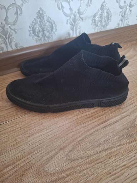 Отдам мужские кроссовки 40 размер