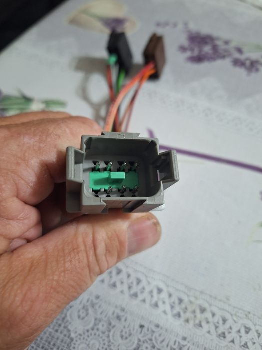 Mufa radio casetofon pentru utilaje CAT