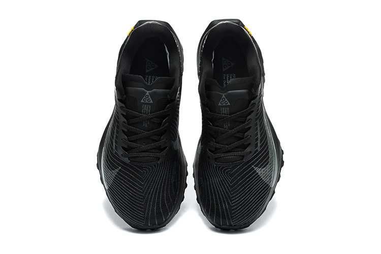 Продавам нови мъжки маратонки с кутия Nike ACG Ultrafly Trail all black