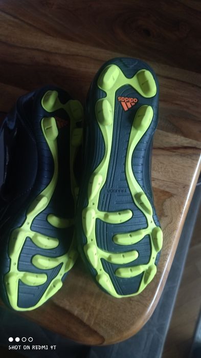 Футболни обувки Адидас