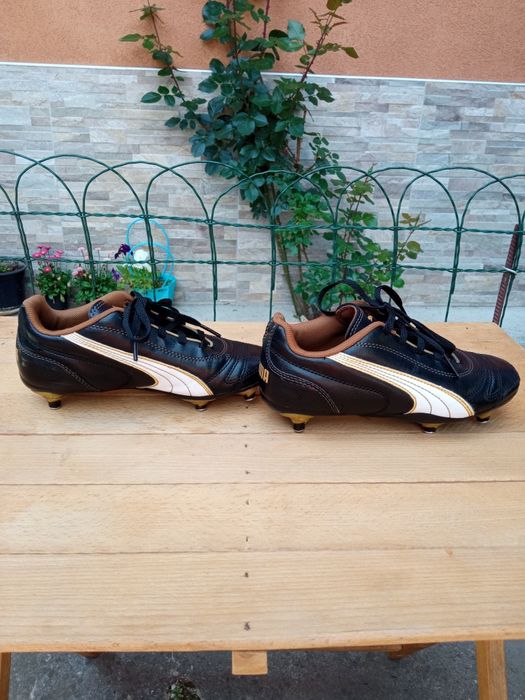 Детски футболни бутонки...