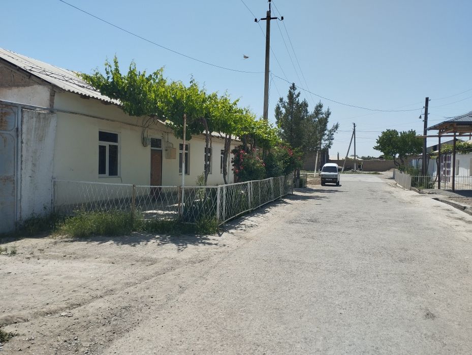 Narpayda uy sotiladi lakatsiya zur joyda