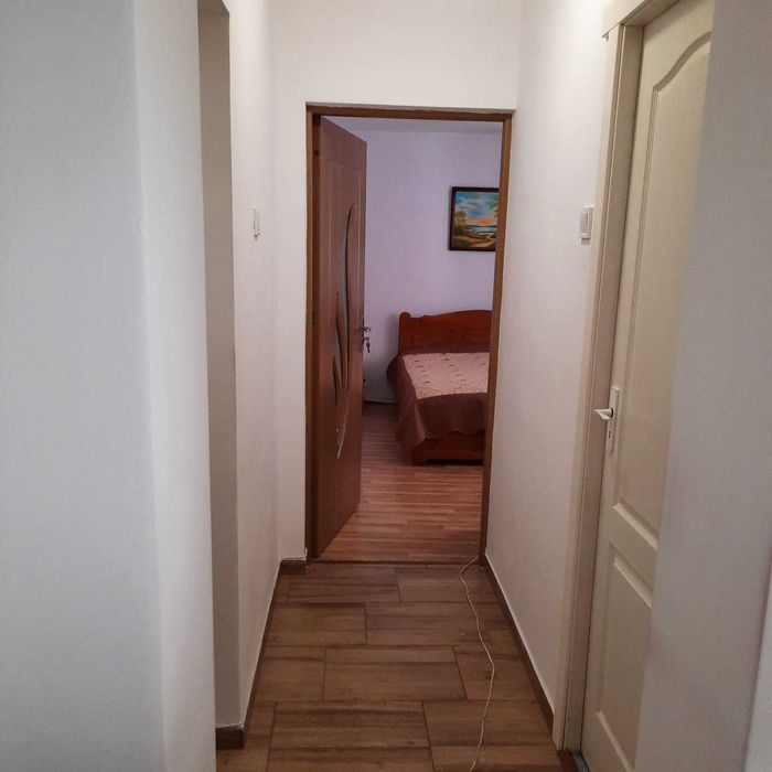 Apartament 3 camere decomandat, etaj 1