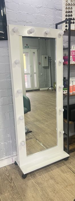 Продам зеркало для парикмахера либо визажиста