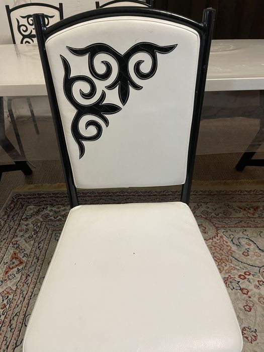 Продам стол со стулями