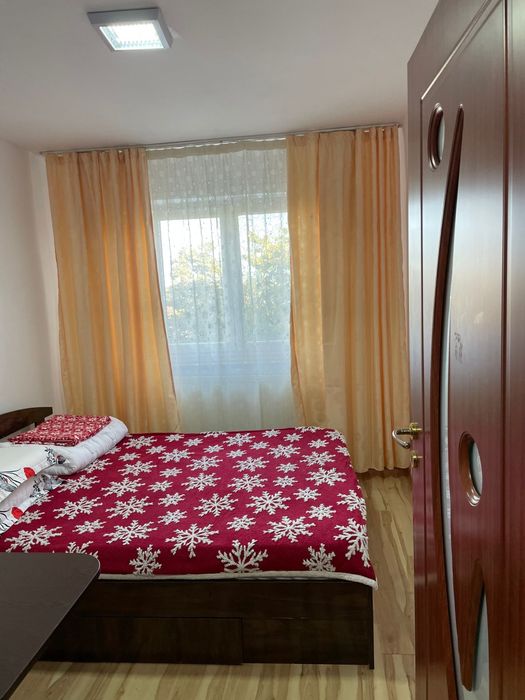 Închiriez apartament cu 3 camere