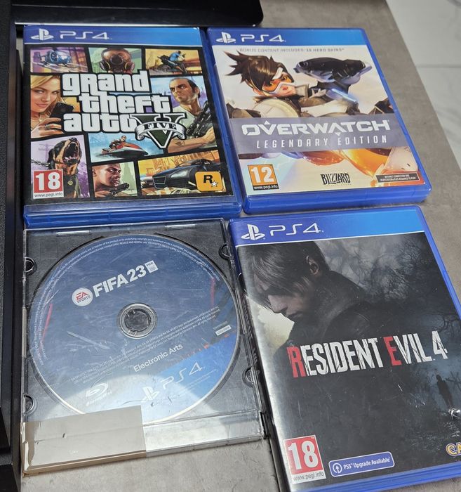 PS4 1TB + PACHET GAMING  CU TV +2 manete + statie incarcare + 4 jocuri pe cd + multe jocuri digitale descarcate!