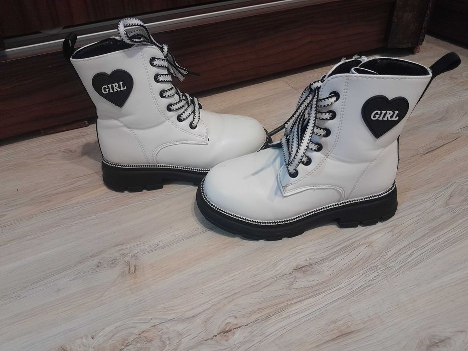 Топли бели детски ботушки №29