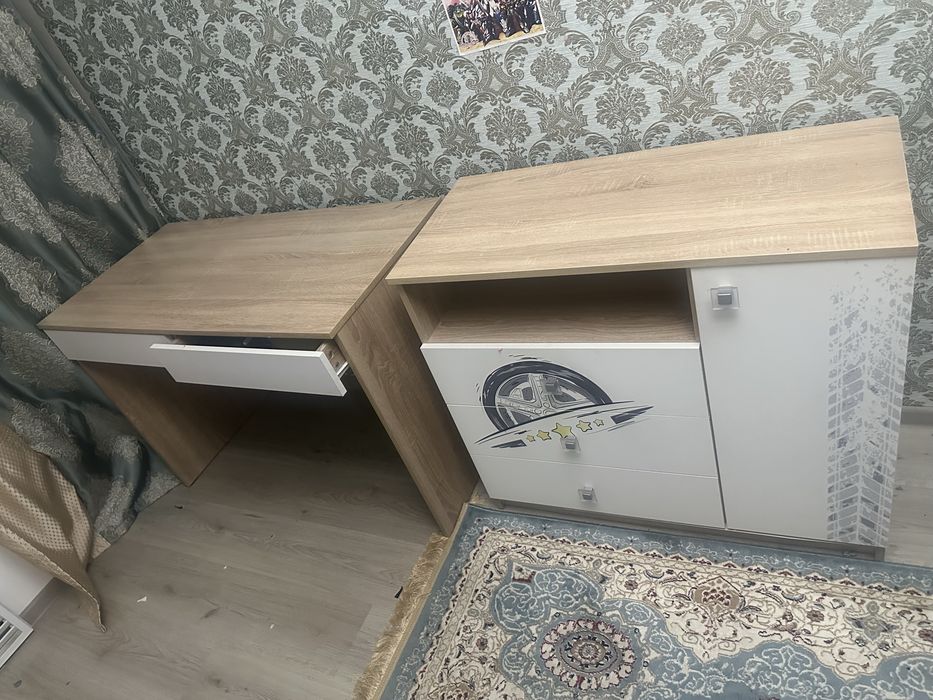 Письменный стол и камод