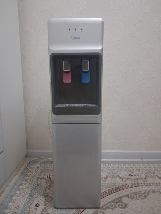 Кульер для воды, диспенсер