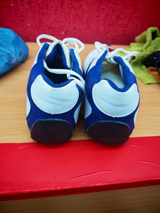 Adidași noi bărbații