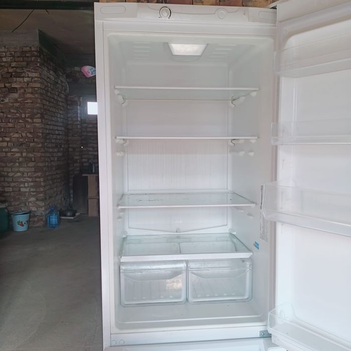 Продам холодильник Indesit б/у