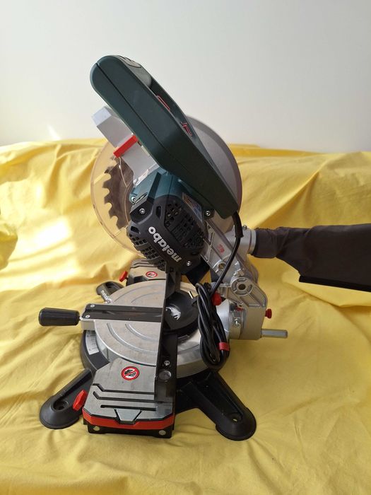 Fierastrau circular de masa Metabo KS 216 M LaserCut, Putere 1350 W, defect