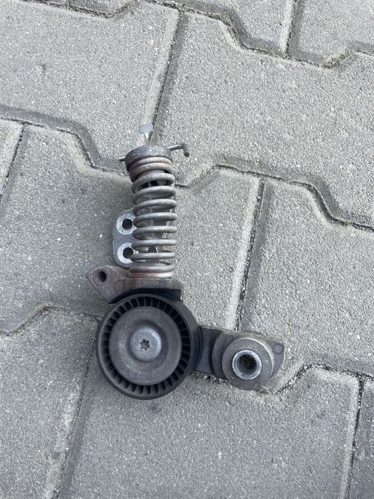 Intinzator curea distributie Volvo V60 T4