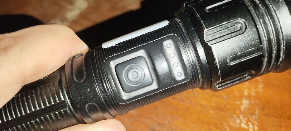 Продам ручной фонарик.