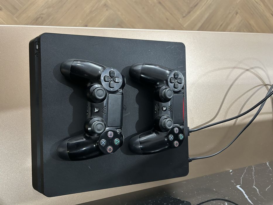 PlayStation 4 slim 1TB+10 игр