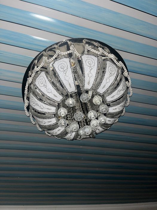 Продам Люстру б у