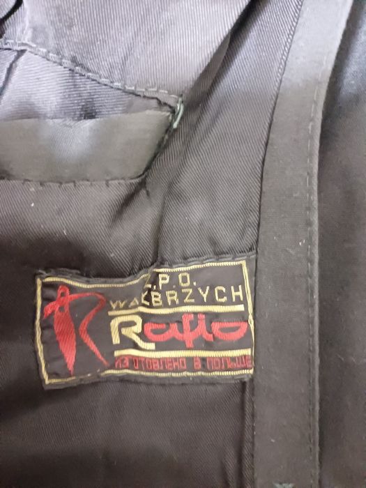 Чёрный.     плащ