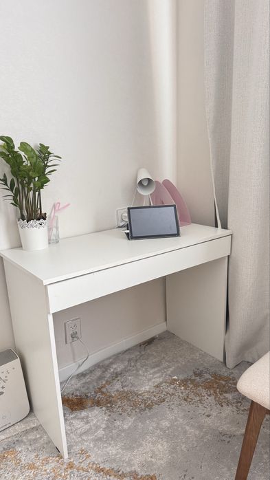 Продам стол, с выдвежным ящиком