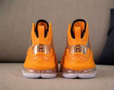 Nike Lebron 19 portocaliu