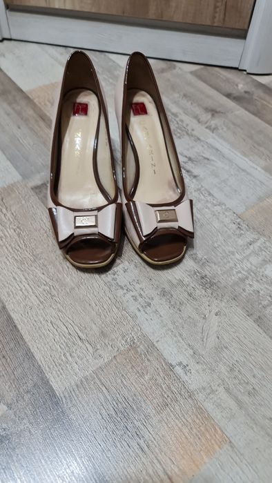 Продам женские туфли.