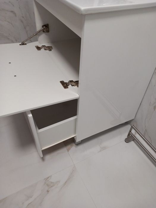 Mobilier pentru baie
Dulap pardoseala, chiuveta, b