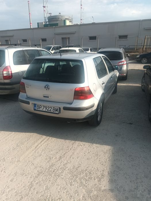 Продава се голф 4