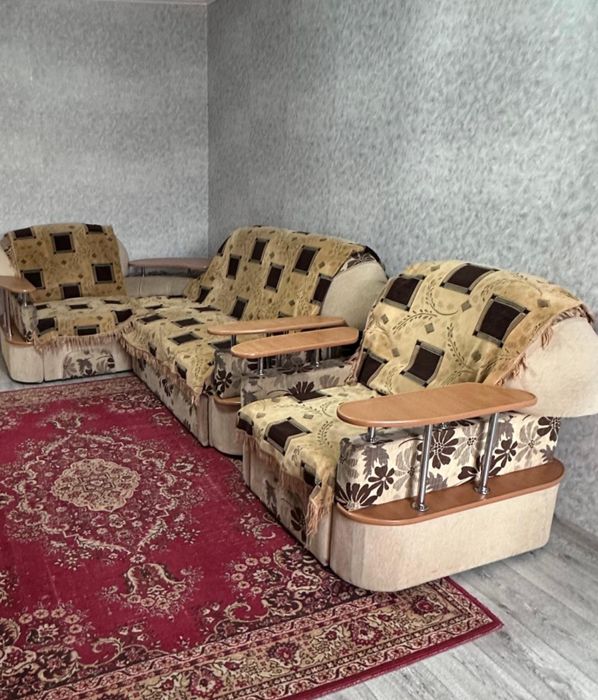 Продам угловой диван с креслом