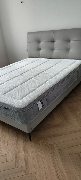 Двуспальная кровать
