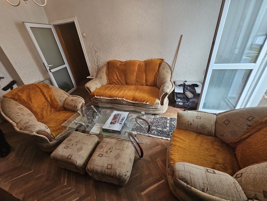 Пълен комплект холна гарнитура – диван, два фотьойла и две табуретки