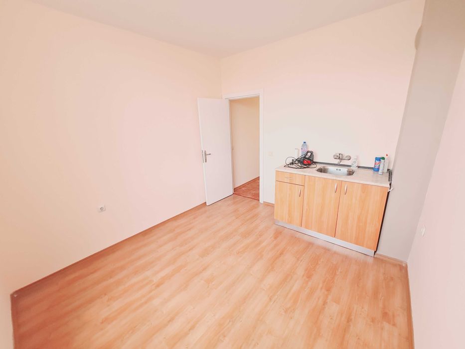 Дава се под наем Двустаен апартамент в Бургас, Славейков - 50 кв.м за 153 € - Снимка #1