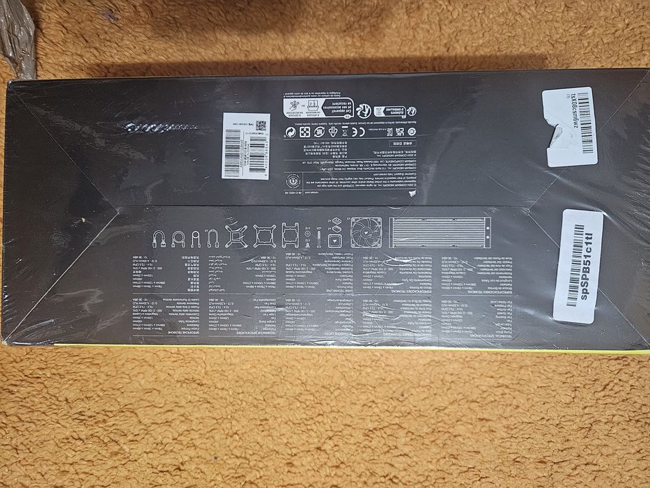 cooler CPU lichid RGB Corsair iCUE LINK TITAN 360 RX RGB. 
Oferă o răc