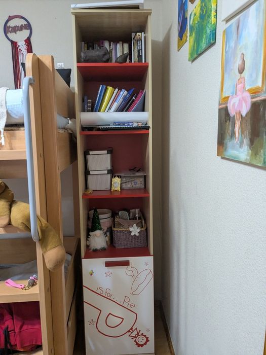 Детский письменный  стол с пеналом