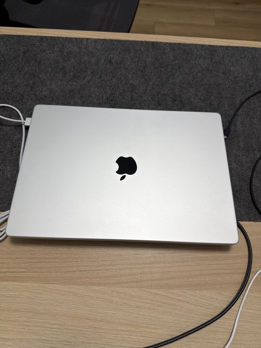 MacBook Pro 16" (M1 Max / 64GB RAM / 1TB SSD)