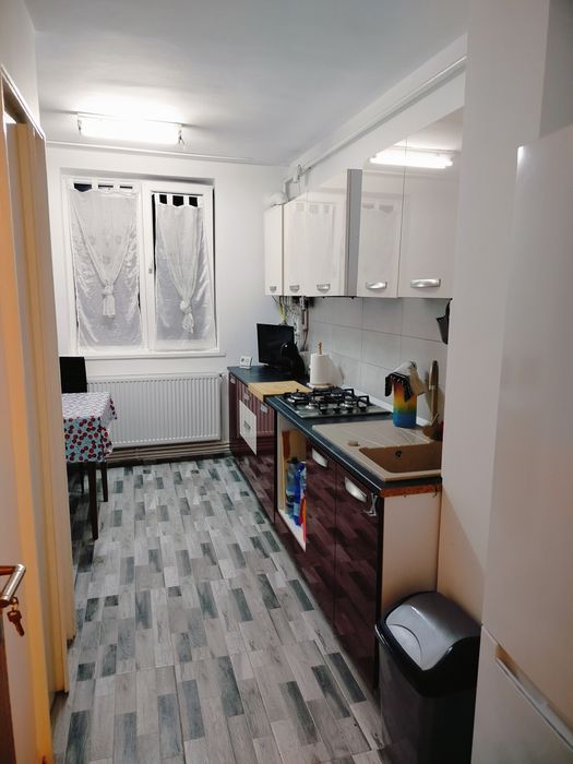 Vând apartament micro 19  la Neacșu, etaj 2 renovat complet, centrala  instalații apă băi și bucătării nou, termopane, ușa metalică  să vând mobilat