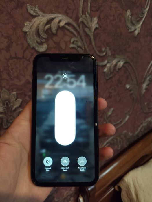 Продам айфон 11 64