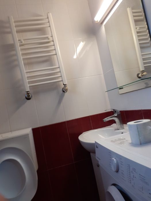 Închiriez garsoniera