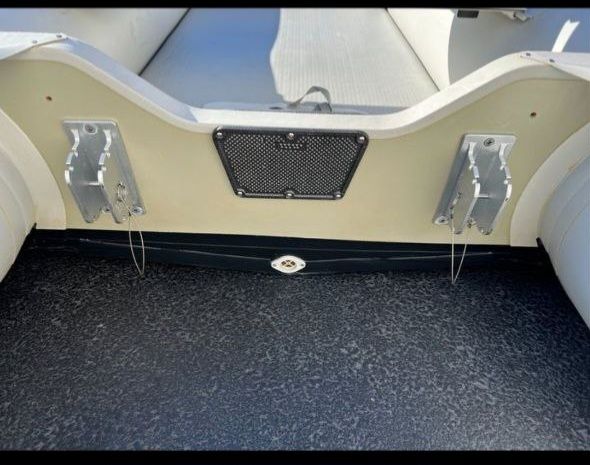 Продается  надувной  лодка 6 местные