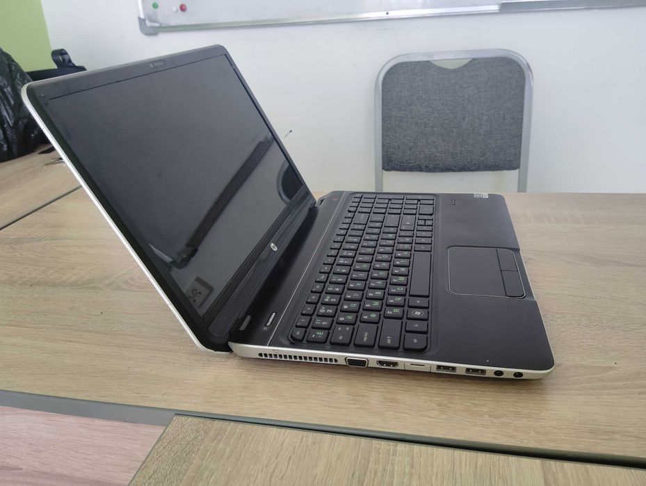 Ноутбук НР CORE I 7 сотилади.