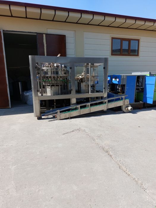 Розлива машина. Для производства напиток