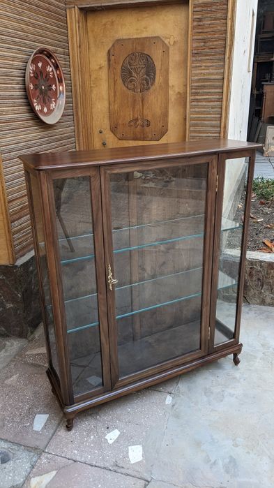 Очарование прошлого! Небольшая антикварная Витрина (Европа) в наличии.